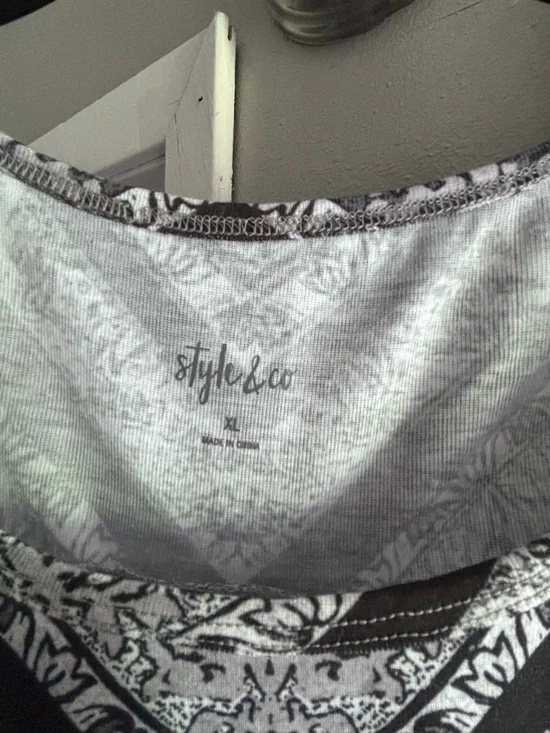 Style & Co. Black and White V-Pattern Short Sleeve Top - Picture 3 of 5